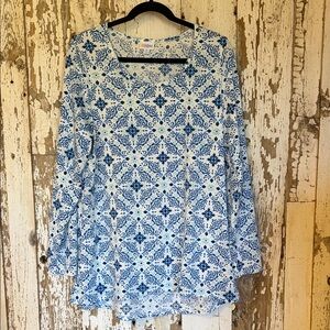 LuLaRoe Blue and White Patterned Tunic